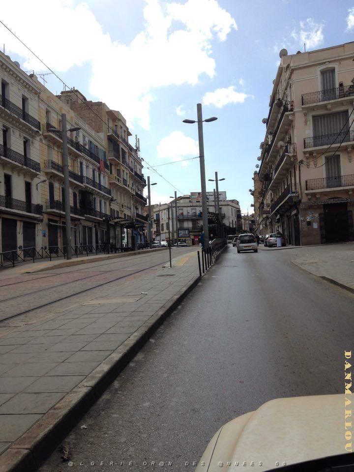 ORAN Bd Joffre tout au bout a gauche le Bd de Mascara a droite la rue de Tlemcen.jpg